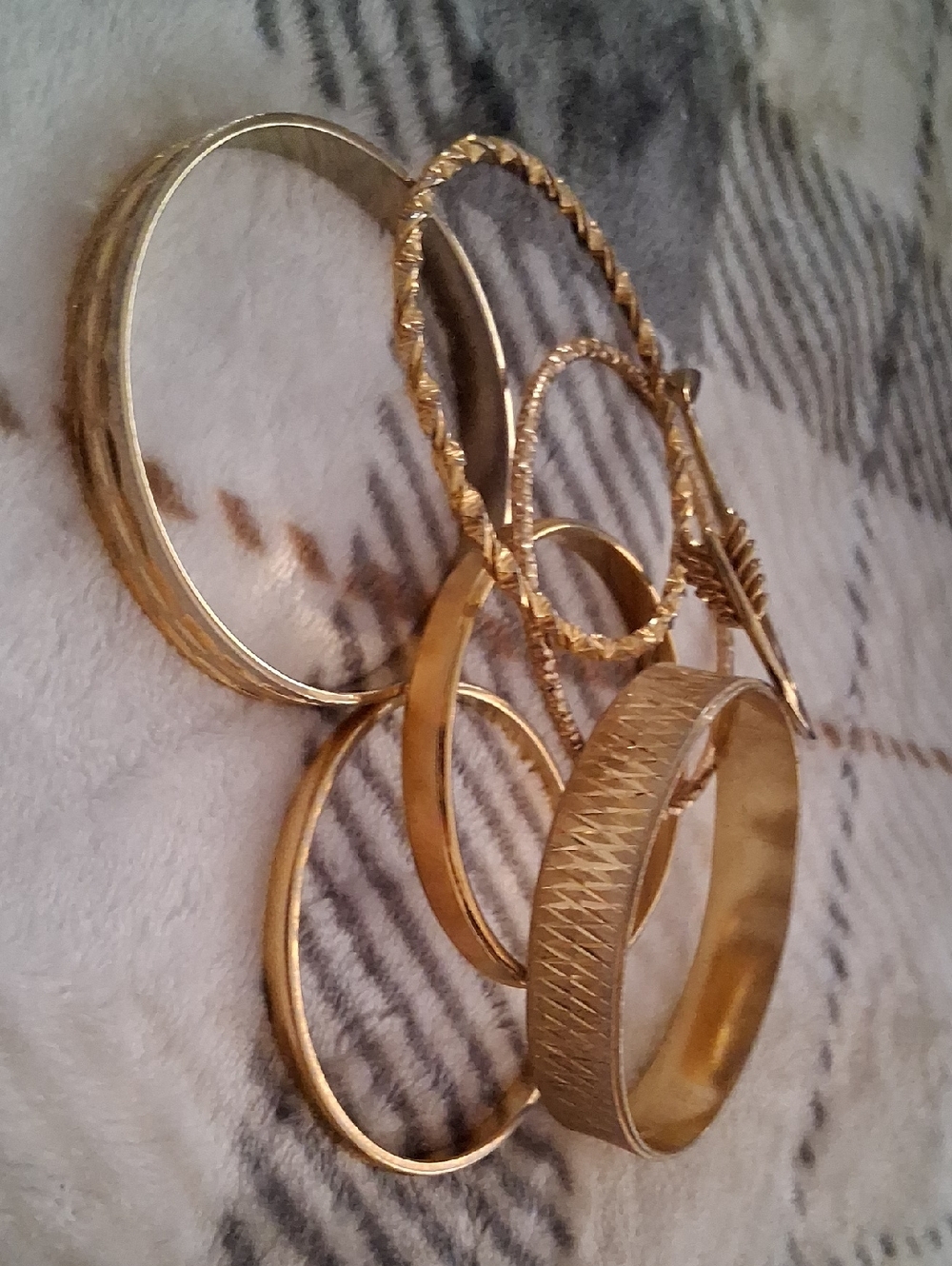 Gold Tone Women’s Bangle Bracelet Set